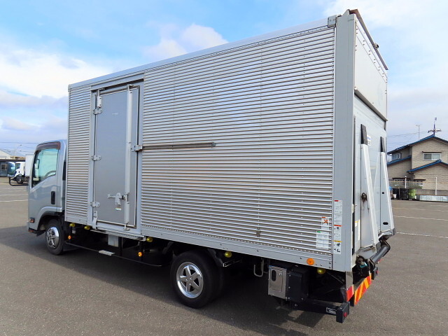 いすゞエルフアルミバン小型（2t・3t）[写真03]