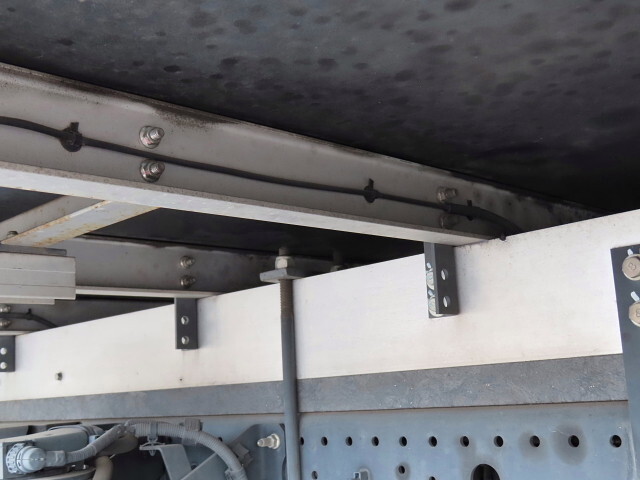 いすゞフォワード冷凍車（冷蔵車）中型（4t）[写真12]