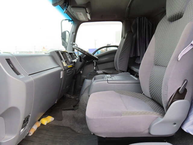 いすゞフォワード冷凍車（冷蔵車）中型（4t）[写真21]