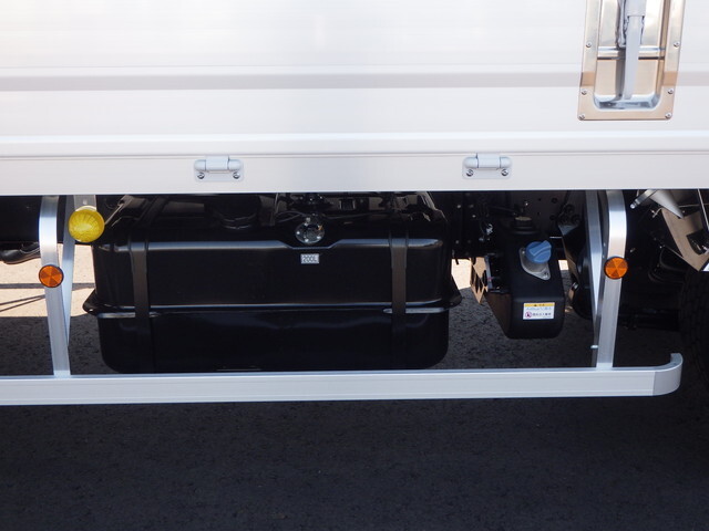 三菱ふそうファイターアルミウイング中型（4t）[写真13]