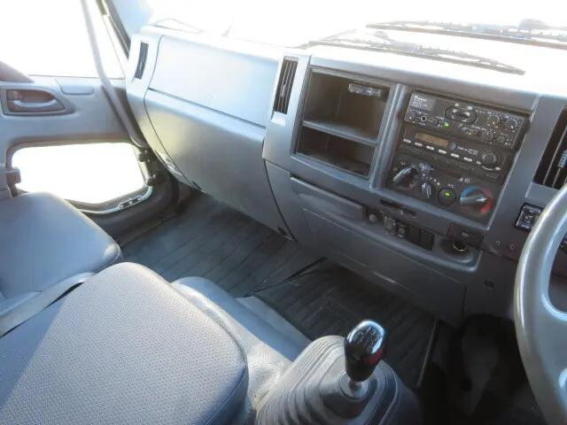 いすゞフォワードパッカー車（塵芥車）中型（4t）[写真13]