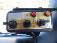 いすゞフォワードパッカー車（塵芥車）中型（4t）[写真15]