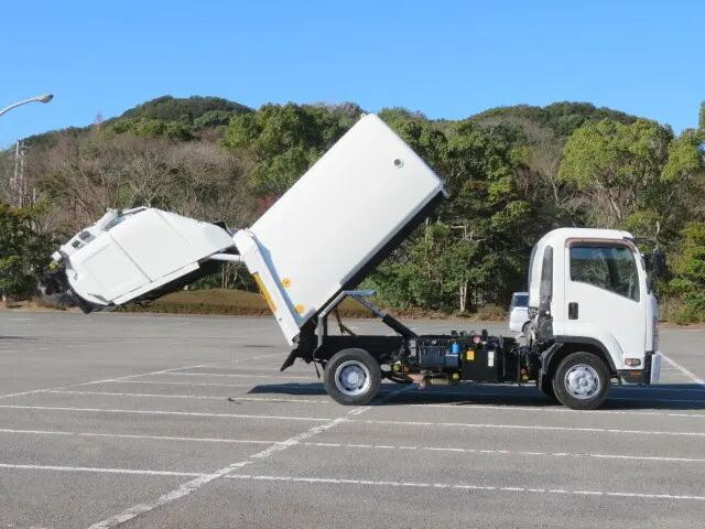 いすゞフォワードパッカー車（塵芥車）中型（4t）[写真08]