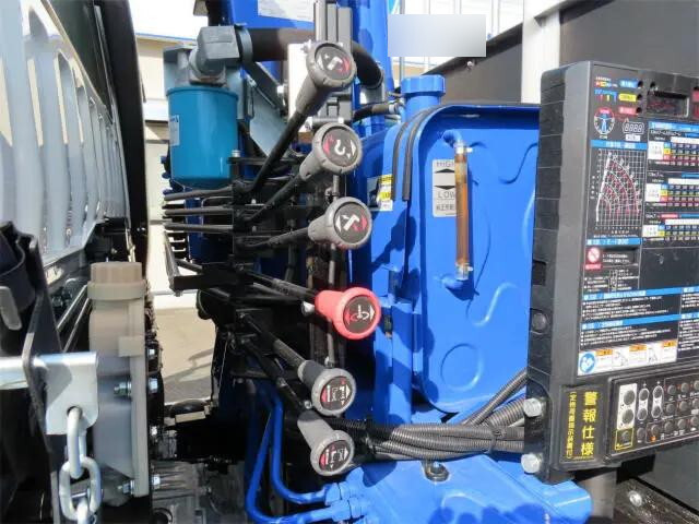 三菱ふそうファイタークレーン4段中型（4t）[写真29]