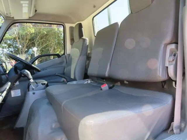 日野デュトロ平ボディ小型（2t・3t）[写真08]