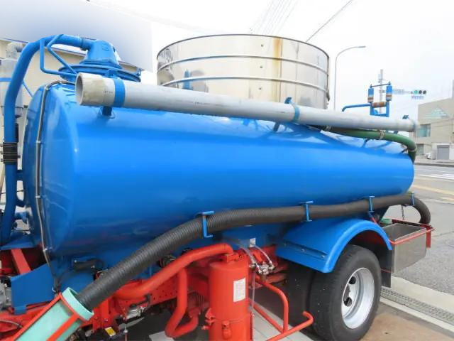 いすゞエルフバキュームカー小型（2t・3t）[写真11]