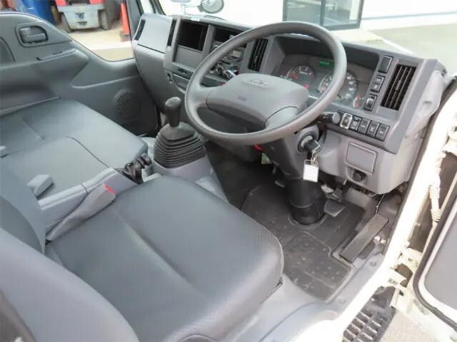 いすゞエルフバキュームカー小型（2t・3t）[写真08]