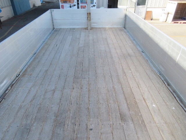 いすゞギガアルミブロック大型（10t）[写真09]