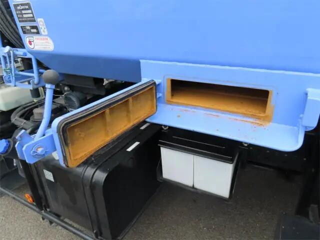 いすゞフォワードパッカー車（塵芥車）中型（4t）[写真26]