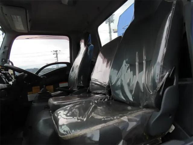 いすゞフォワードパッカー車（塵芥車）中型（4t）[写真08]