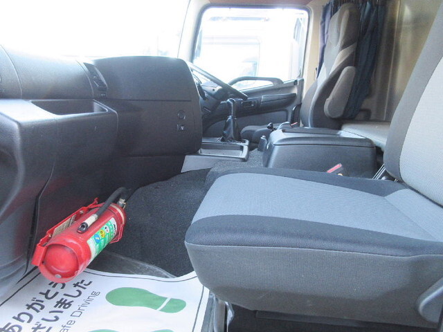 日野プロフィアアルミウイング大型（10t）[写真24]