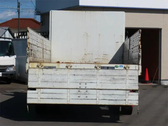 三菱ふそうファイター平ボディ増トン（6t・8t）[写真07]