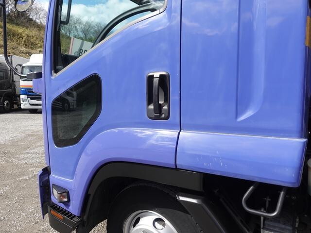 いすゞフォワードアルミウイング中型（4t）[写真10]