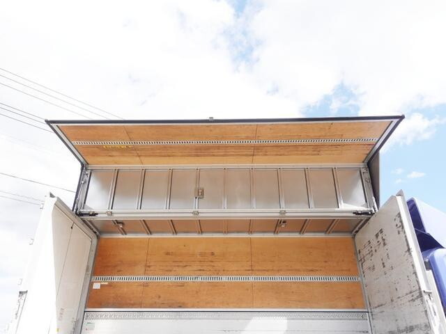 いすゞフォワードアルミウイング中型（4t）[写真13]