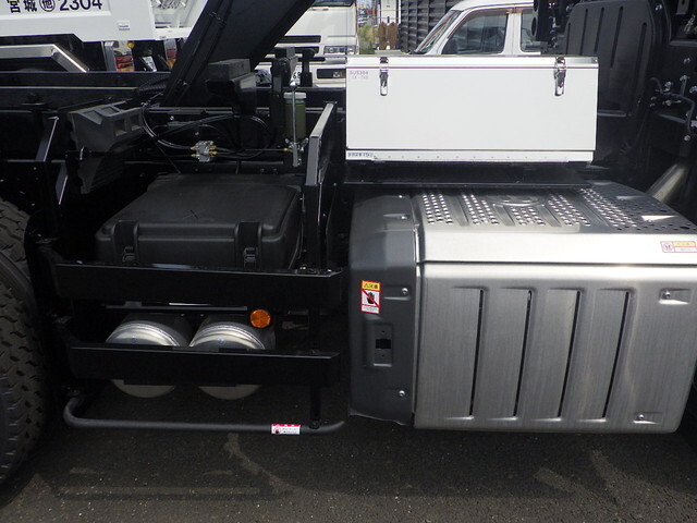 三菱ふそうスーパーグレートダンプ大型（10t）[写真12]