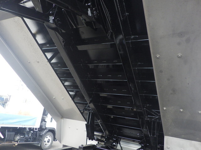 三菱ふそうスーパーグレートダンプ大型（10t）[写真17]