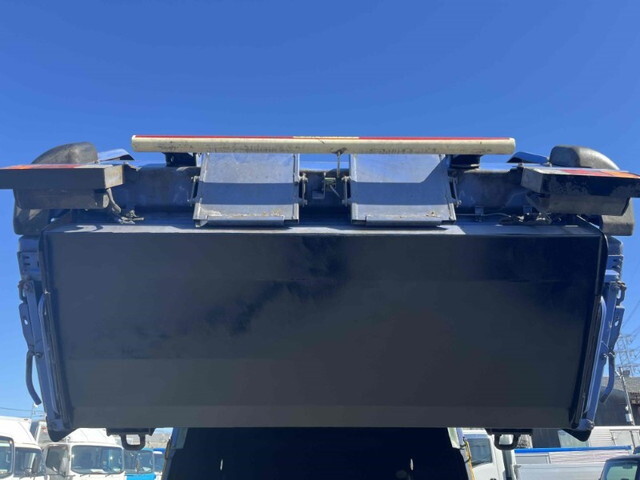 いすゞエルフパッカー車（塵芥車）小型（2t・3t）[写真20]