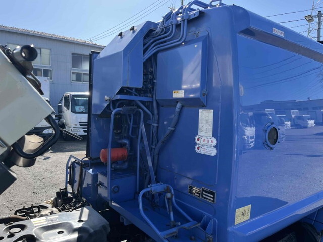 いすゞエルフパッカー車（塵芥車）小型（2t・3t）[写真23]