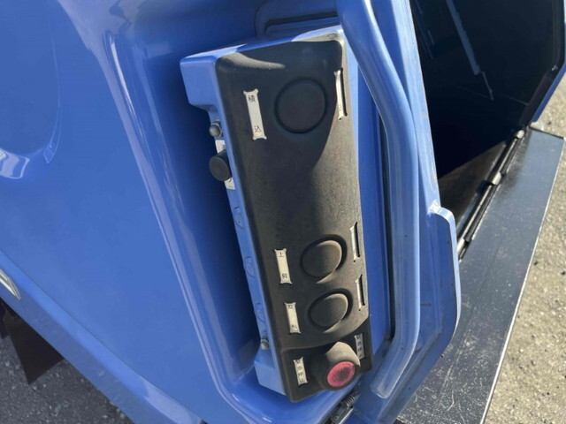 いすゞエルフパッカー車（塵芥車）小型（2t・3t）[写真30]