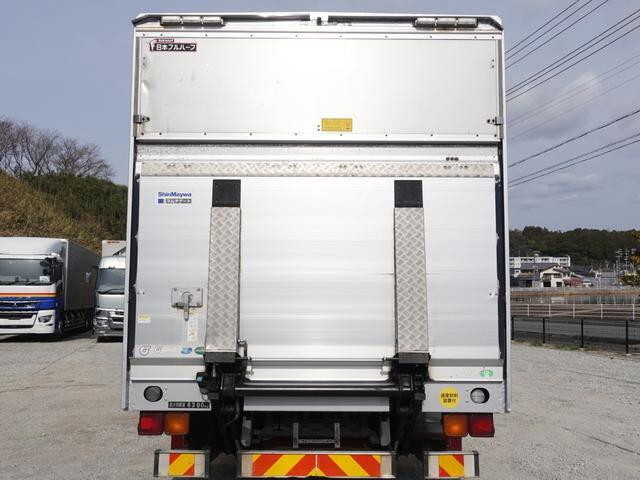 いすゞフォワードアルミウイング増トン（6t・8t）[写真02]