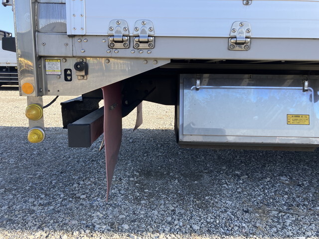 UDトラックスクオンアルミウイング大型（10t）[写真21]