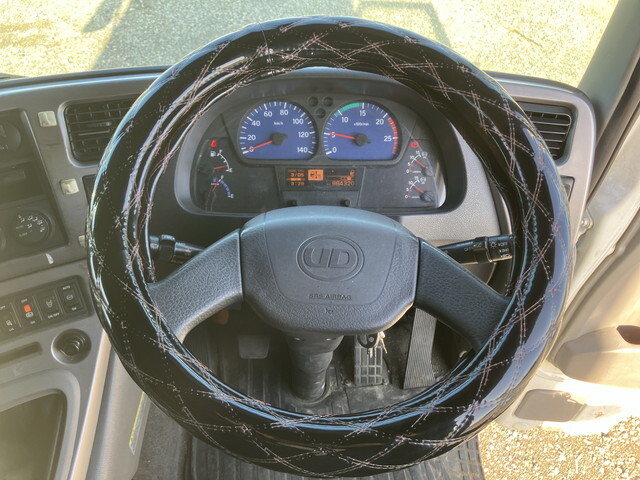 UDトラックスクオンアルミウイング大型（10t）[写真35]