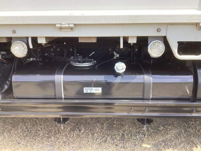 三菱ふそうキャンター平ボディ小型（2t・3t）[写真24]