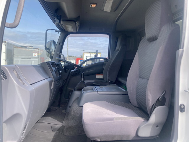 いすゞフォワードアルミウイング中型（4t）[写真30]