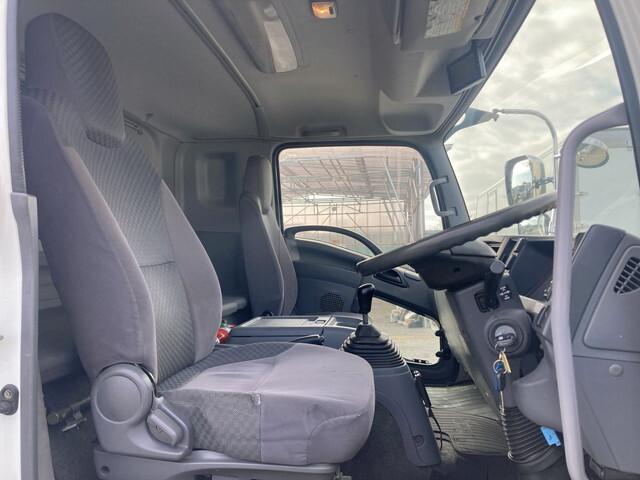 いすゞフォワードアルミウイング中型（4t）[写真31]