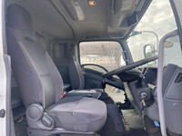 いすゞフォワードアルミウイング中型（4t）[写真32]