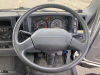 いすゞフォワードアルミウイング中型（4t）[写真35]