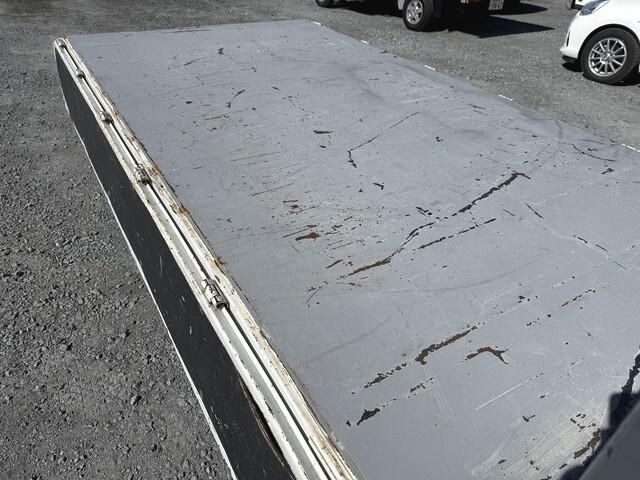 三菱ふそうキャンター平ボディ小型（2t・3t）[写真10]