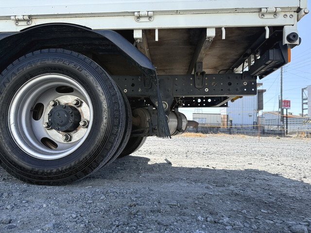 三菱ふそうキャンター平ボディ小型（2t・3t）[写真20]