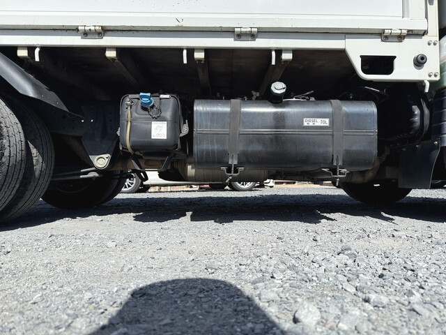 三菱ふそうキャンター平ボディ小型（2t・3t）[写真23]