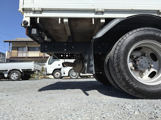 三菱ふそうキャンター平ボディ小型（2t・3t）[写真24]