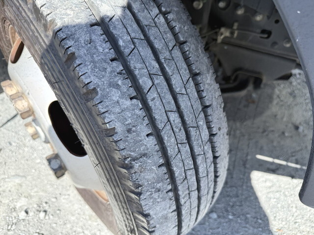 三菱ふそうキャンター平ボディ小型（2t・3t）[写真25]