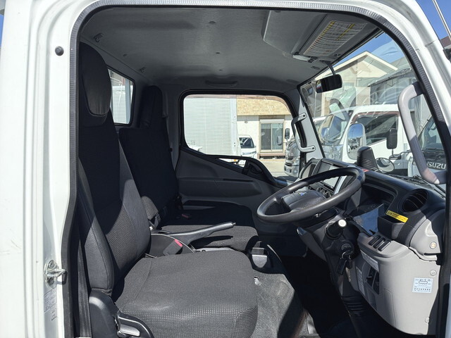 三菱ふそうキャンター平ボディ小型（2t・3t）[写真27]