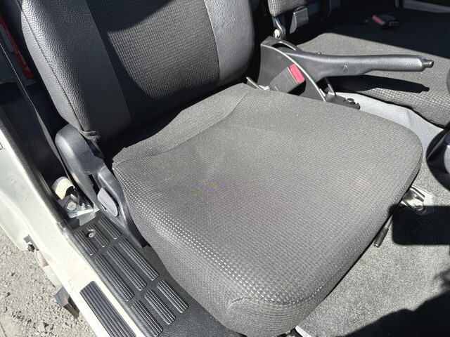 三菱ふそうキャンター平ボディ小型（2t・3t）[写真29]