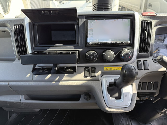 三菱ふそうキャンター平ボディ小型（2t・3t）[写真32]