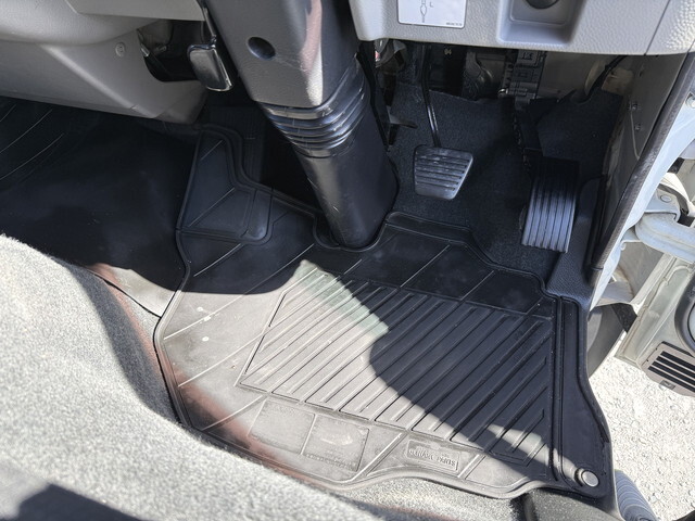 三菱ふそうキャンター平ボディ小型（2t・3t）[写真33]