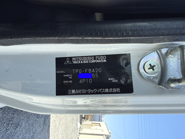 三菱ふそうキャンター平ボディ小型（2t・3t）[写真35]