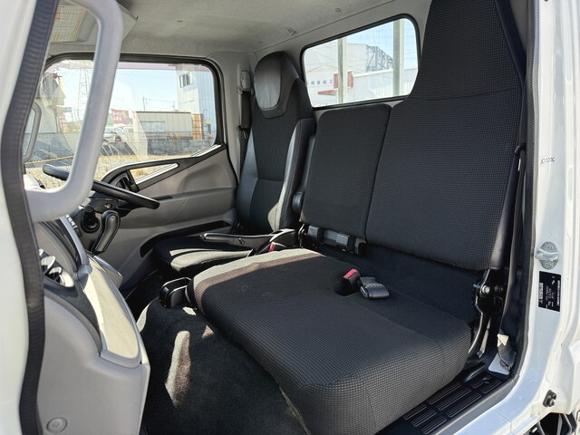 三菱ふそうキャンター平ボディ小型（2t・3t）[写真36]