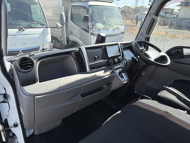 三菱ふそうキャンター平ボディ小型（2t・3t）[写真38]