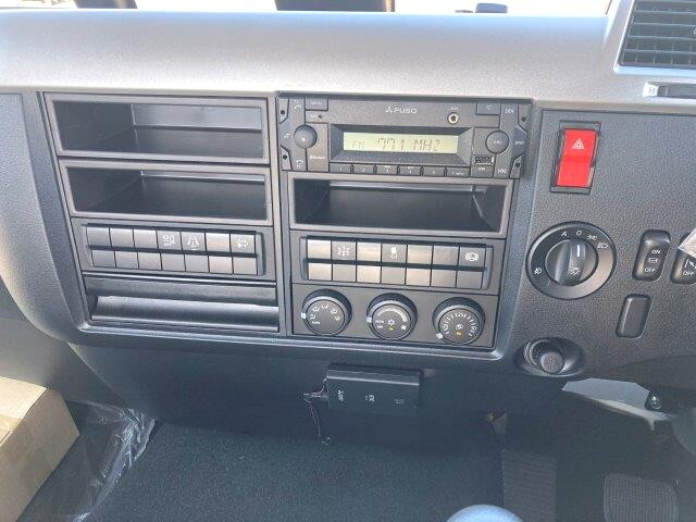三菱ふそうファイターコンテナ専用車中型（4t）[写真28]
