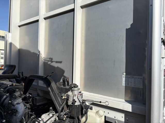 いすゞフォワードアルミウイング中型（4t）[写真12]