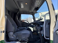 いすゞフォワードアルミウイング中型（4t）[写真32]