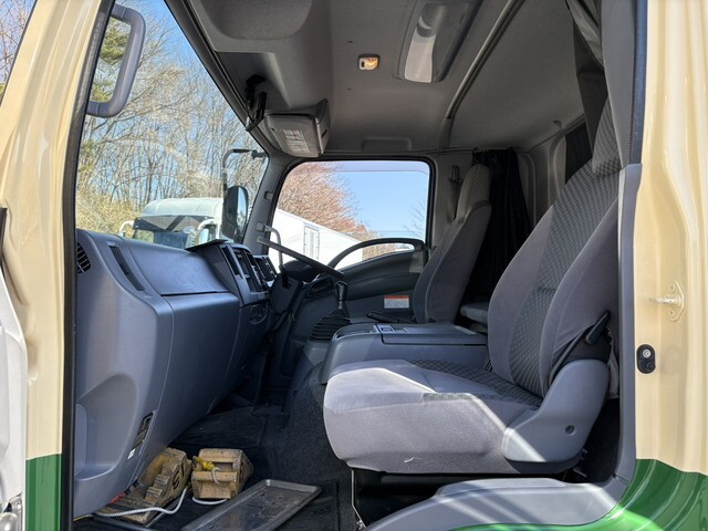 いすゞフォワードアルミウイング中型（4t）[写真32]