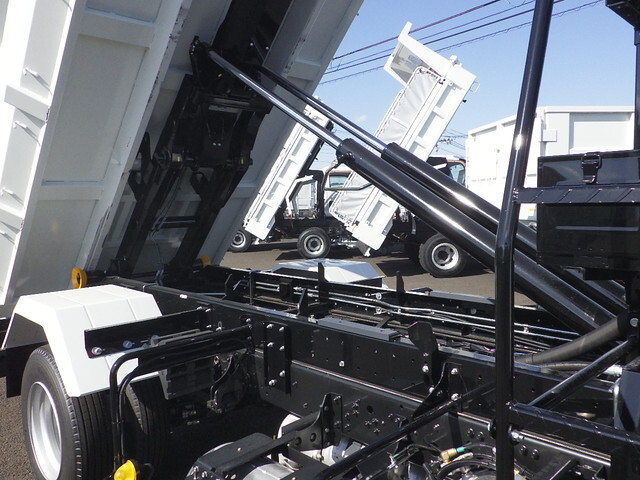 三菱ふそうファイターコンテナ専用車中型（4t）[写真11]