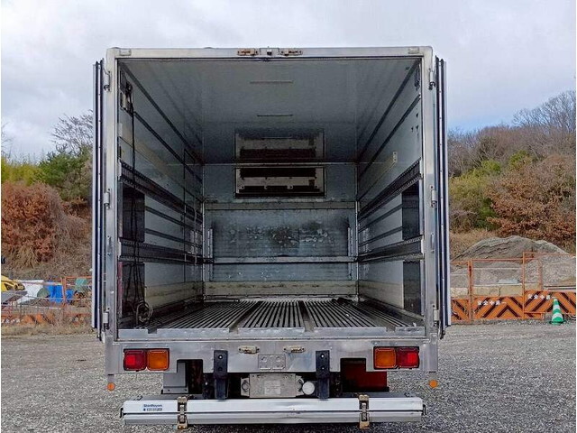 いすゞフォワード冷凍車（冷蔵車）中型（4t）[写真12]