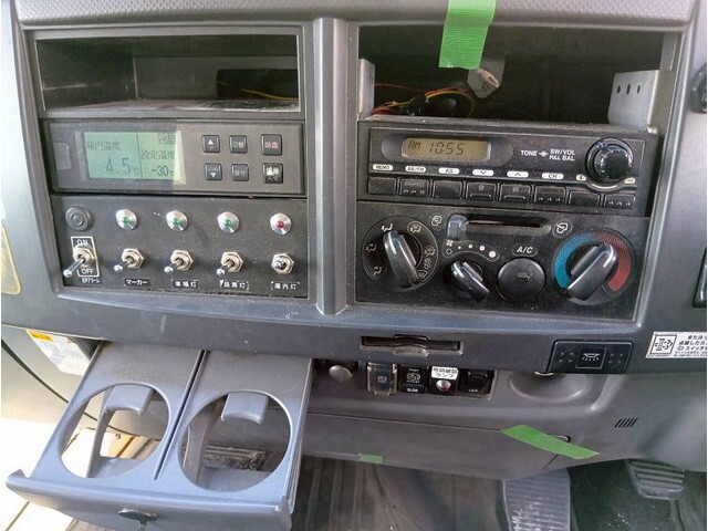 いすゞフォワード冷凍車（冷蔵車）中型（4t）[写真24]